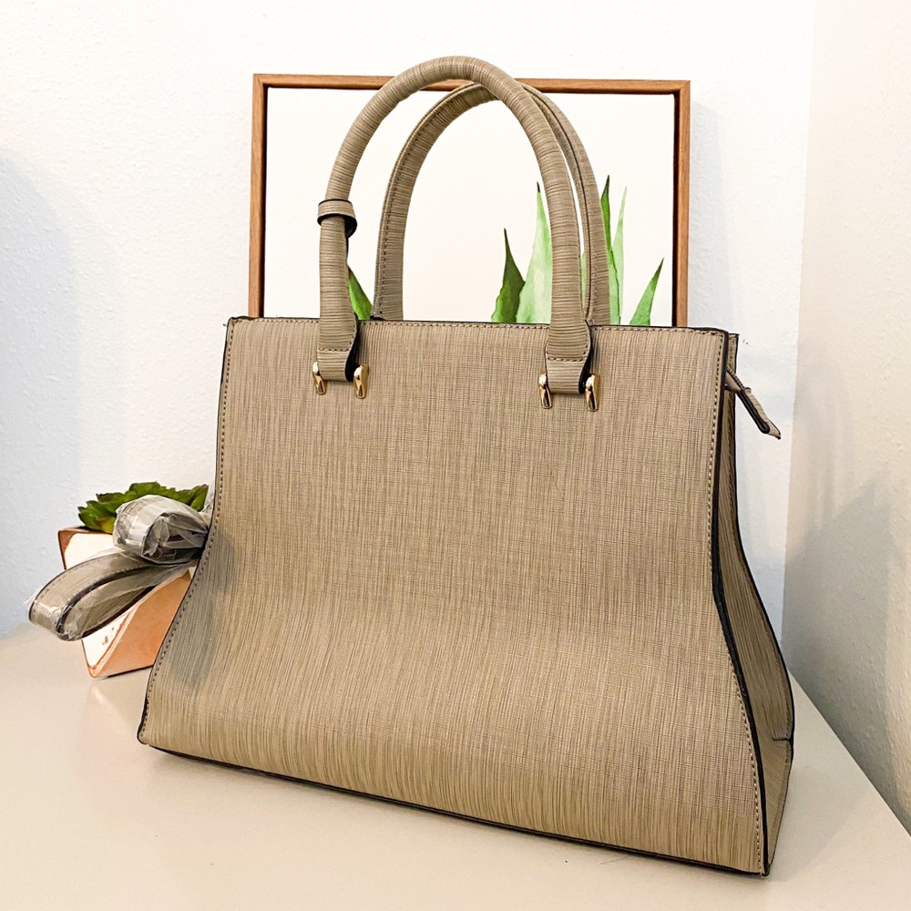 🤍Grey and Gold Handbag👜💛